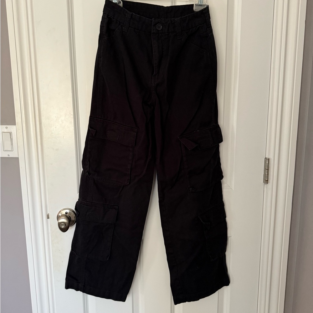 H&M | Straight Leg Cargo Pants | Velcro Claps on Cargo Pockets